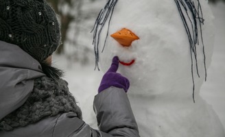 Лепим снеговика